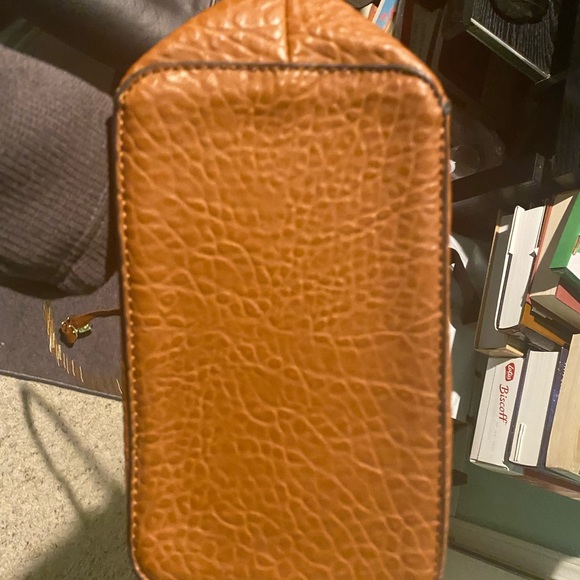 KissMe Couture Brown Patent Leather Crossbody shoulder bag Size 12X10x5 1/2 - Picture 9 of 15